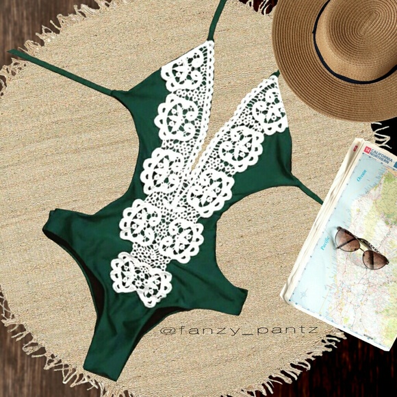 ☆LAST ONE☆Emerald & lace plunging cut out swimsuit - Picture 2 of 3